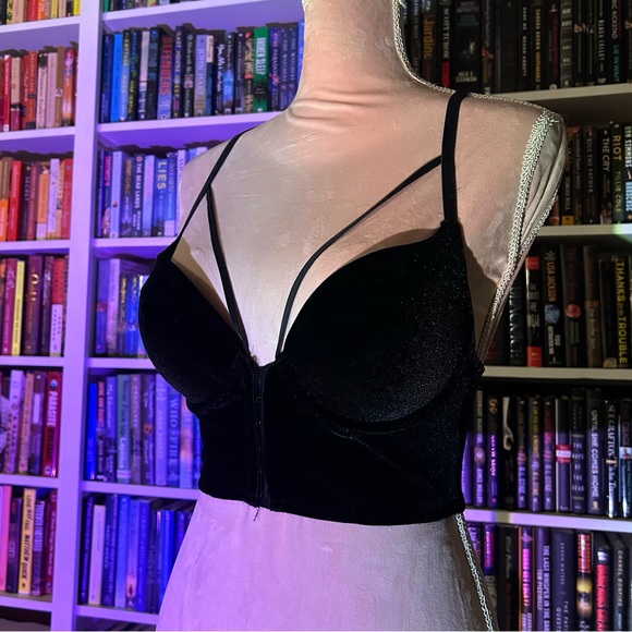 Velvet double strapped black push-up bra, clips in the front - Picture 1 of 7